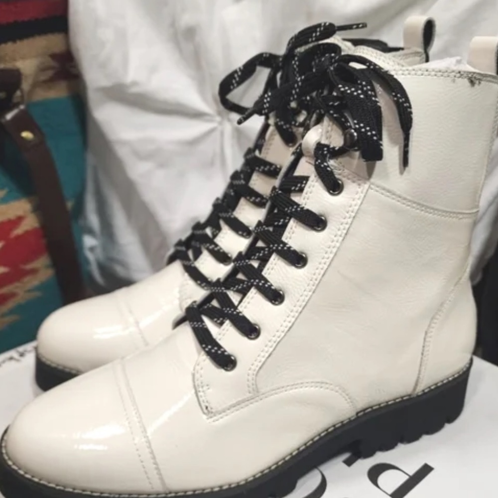 DONALD PLINER Patent Leather Combat Boots Size 7.5 - Picture 2 of 4